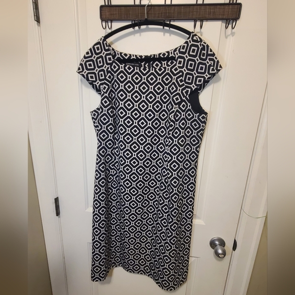 JONES NEW YORK Dress Size 12 - Picture 2 of 8